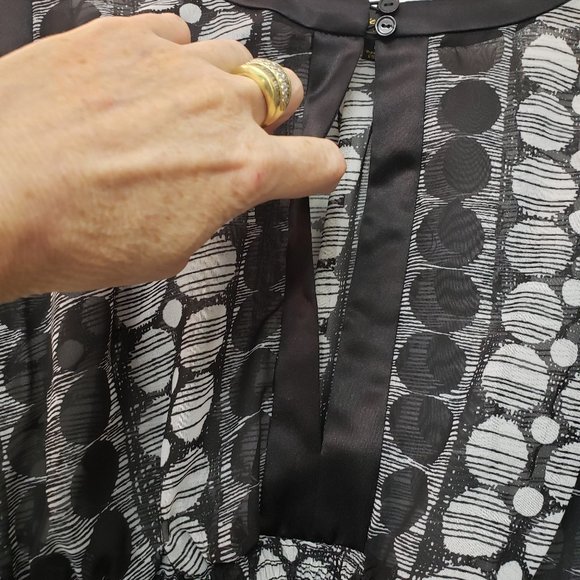 Elegant black and white print blouse - Picture 2 of 6